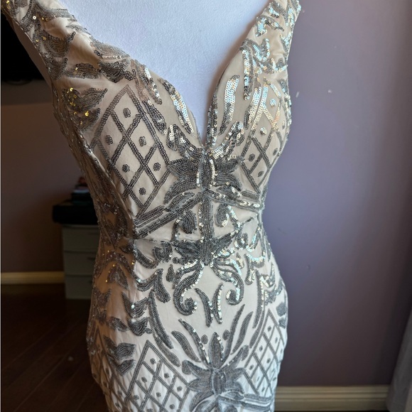 Sequined gown for a nice occasion - Picture 2 of 4